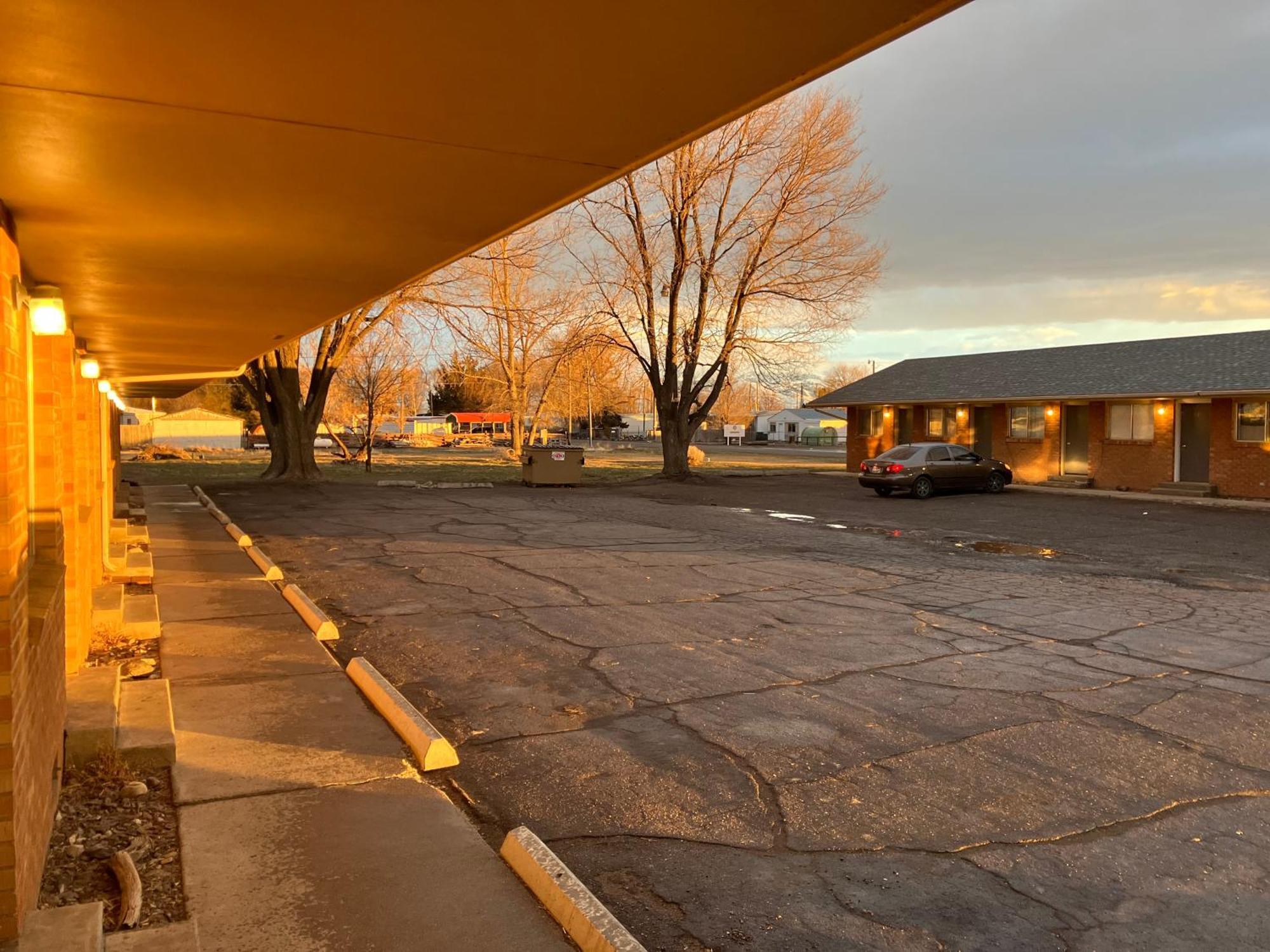 Tops Motel Burley Exterior foto